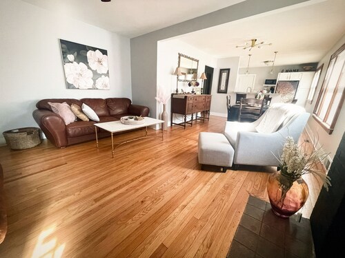 Come home to Kenwood 2 bed pet friendly free park conveniently in Syracuse 