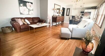 Come home to Kenwood 2 bed pet friendly free park conveniently in Syracuse