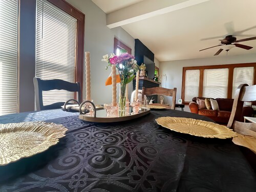 Come home to Kenwood 2 bed pet friendly free park conveniently in Syracuse 