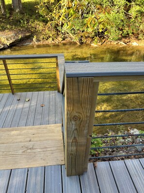 Property grounds - Cabin is located right on Creek, 2-bedroom cabin in charming Blue Ridge. (Blue Ridge)