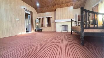 Royal Suite, 2 Bedrooms, Private Bathroom, Mountain View | Living area