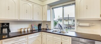 2 Mi to University of Oregon: Pet-friendly Abode