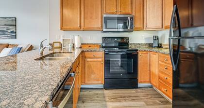 4 Mi to Ocean: Modern Townhome in Wilmington!