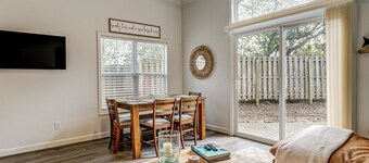 4 Mi to Ocean: Modern Townhome in Wilmington!