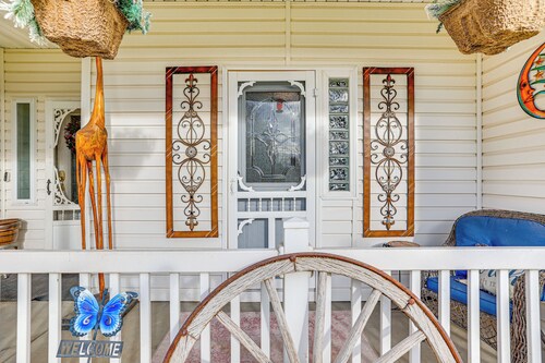 1 Mi to Old Town: Central Meridian Home