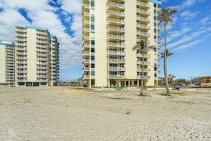 Apartment (1 Bedroom) | Interior - Beachfront Condo w/ Bay View in Fort Myers Beach! (Fort Myers Beach)