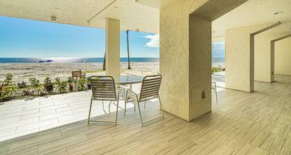 Beachfront Condo w/ Bay View in Fort Myers Beach!