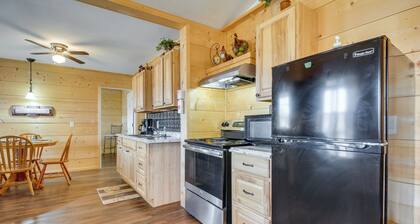 Walk to White River: Mountain View Family Cabin!