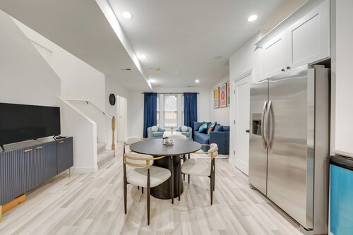 Townhome < 5 Mi to Naperville & Morton Arboretum