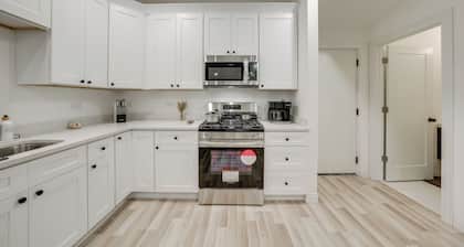 Townhome < 5 Mi to Naperville & Morton Arboretum