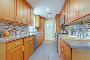 Interior - 4 Mi to Dtwn Grass Valley: Forest Oasis w/ Hot Tub (Grass Valley)