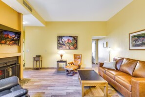 Apartment (2 Bedrooms) | Interior - 12 Mi to Dtwn Tucson: Tranquil Townhome w/ Office (Tucson)