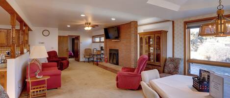 Apartment (2 Bedrooms) | Front of property