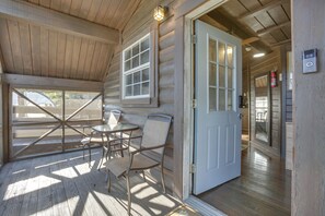 Interior - Cozy Cabin w/ Pool Access Near Nola! (Marrero)