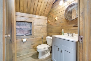Interior - Screened Porch: Rustic Retreat Near Nola! (Marrero)