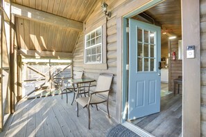 Interior - Screened Porch: Rustic Retreat Near Nola! (Marrero)