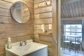 Interior - Screened Porch: Rustic Retreat Near Nola! (Marrero)