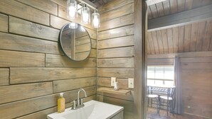 Interior - Near Nola: Cabin w/ Heated Pool Access! (Marrero)