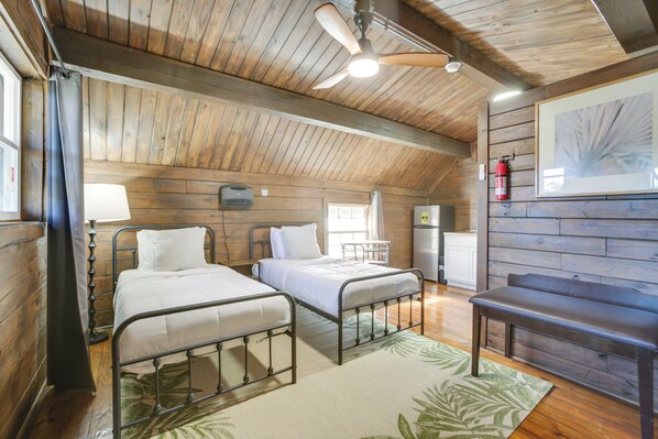 Room - Near Nola: Cabin w/ Heated Pool Access! (Marrero)