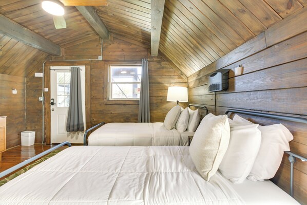 Interior - Near Nola: Cabin w/ Heated Pool Access! (Marrero)