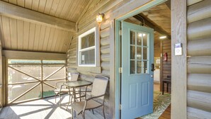 Interior - Near Nola: Cabin w/ Heated Pool Access! (Marrero)