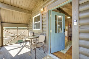 Interior - Near Nola: Cabin w/ Heated Pool Access! (Marrero)