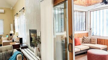 TV, fireplace, offices