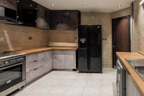 Superior Apartment, 3 Bedrooms, Balcony | Private kitchen | Fridge, microwave, oven, stovetop