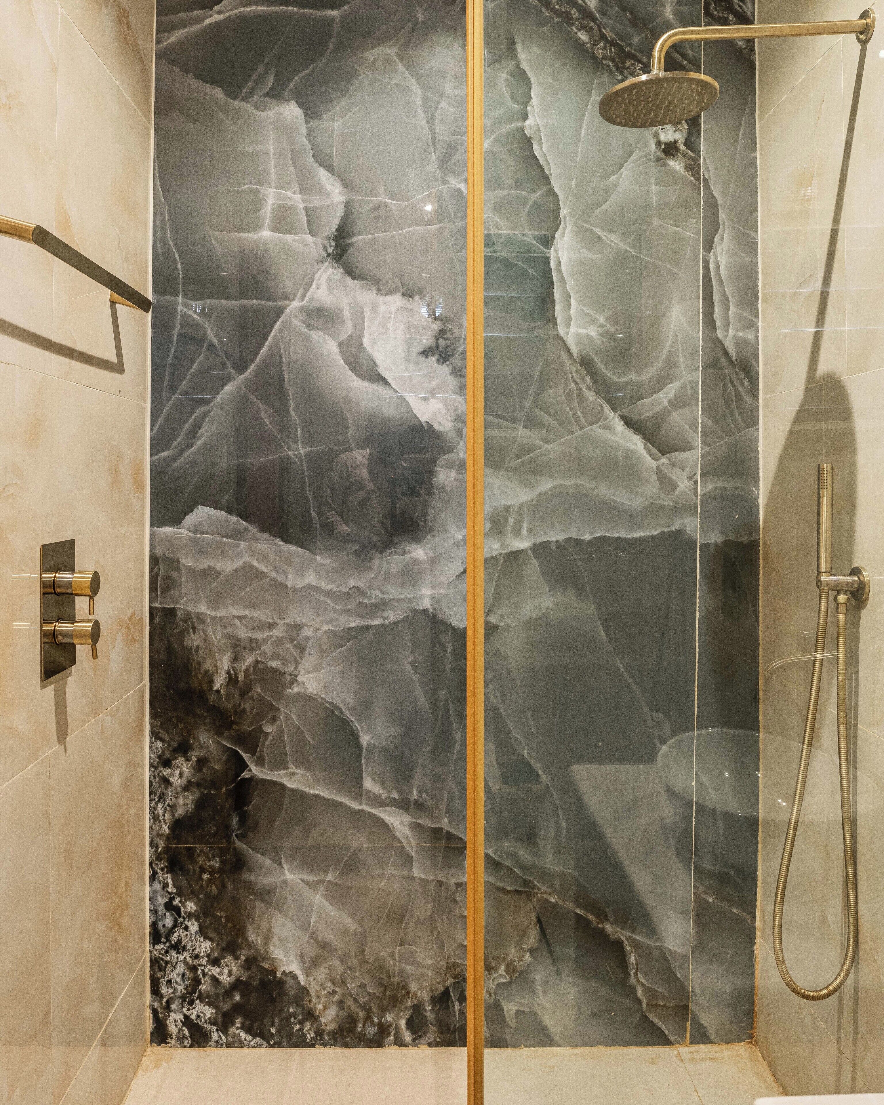 Classic Apartment, 2 Bedrooms, Non Smoking | Bathroom | Shower, hair dryer, bathrobes, slippers