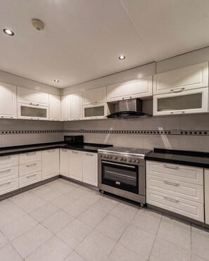 Private kitchen - George Residence SDA Court Ikoyi (Lagos)