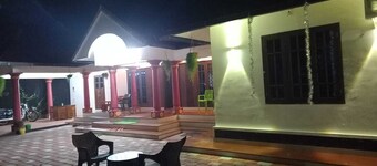 Nice and Calm 2-bedroom homestay  with WiFi, AC in pleasant Cherai beach
