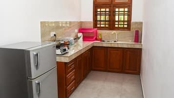 Deluxe Double Room, Balcony | Private kitchen | Fridge, oven, cookware/dishes/utensils