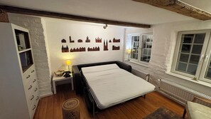 1 bedroom, in-room safe, free WiFi, bed sheets