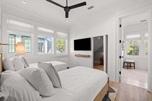 5 bedrooms, desk, iron/ironing board, travel cot