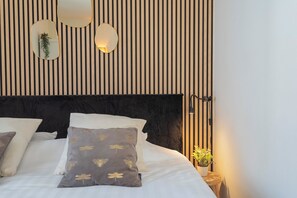 WiFi, bed sheets