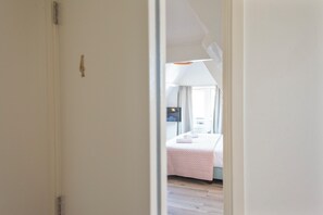 WiFi, bed sheets