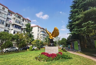 discovering SH Sunny  subway apartment in downtown