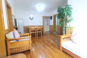 Interior - discovering SH Sunny  subway apartment in downtown (shanghai)