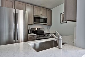 Apartment, 1 Schlafzimmer | Eigene Küche | Kühlschrank, Ofen, Wasserkocher mit Kaffee-/Teezubehör, Toaster