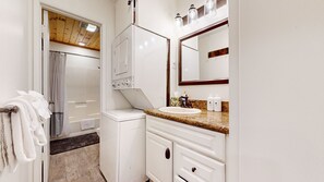 Condo, 2 Bedrooms | Bathroom | Towels, shampoo - Meridian Villas #10 2 Bedroom Condo (Mammoth Lakes)
