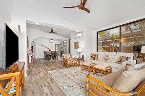 Smart TV, offices - Charming home w/ private pool & marina access (Honolulu)