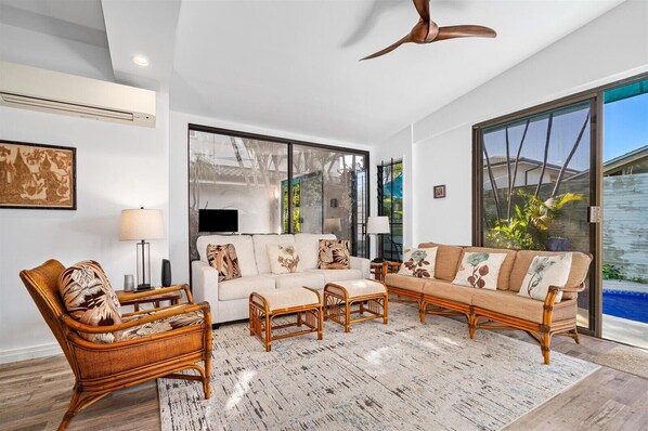 Smart TV, offices - Charming home w/ private pool & marina access (Honolulu)