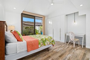 3 bedrooms, desk, iron/ironing board, free WiFi - Charming home w/ private pool & marina access (Honolulu)