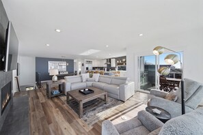 Smart TV, fireplace, stereo