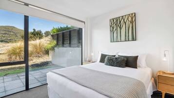 2 habitaciones, tabla de planchar con plancha, cuna de viaje y wifi