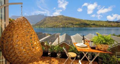 Lakefront, Mountain Views, Stylish unit