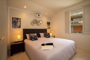 1 bedroom, iron/ironing board, WiFi, bed sheets - Lakefront, Mountain Views, Stylish unit (Queenstown)