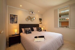 1 bedroom, iron/ironing board, WiFi, bed sheets - Lakefront, Mountain Views, Stylish unit (Queenstown)