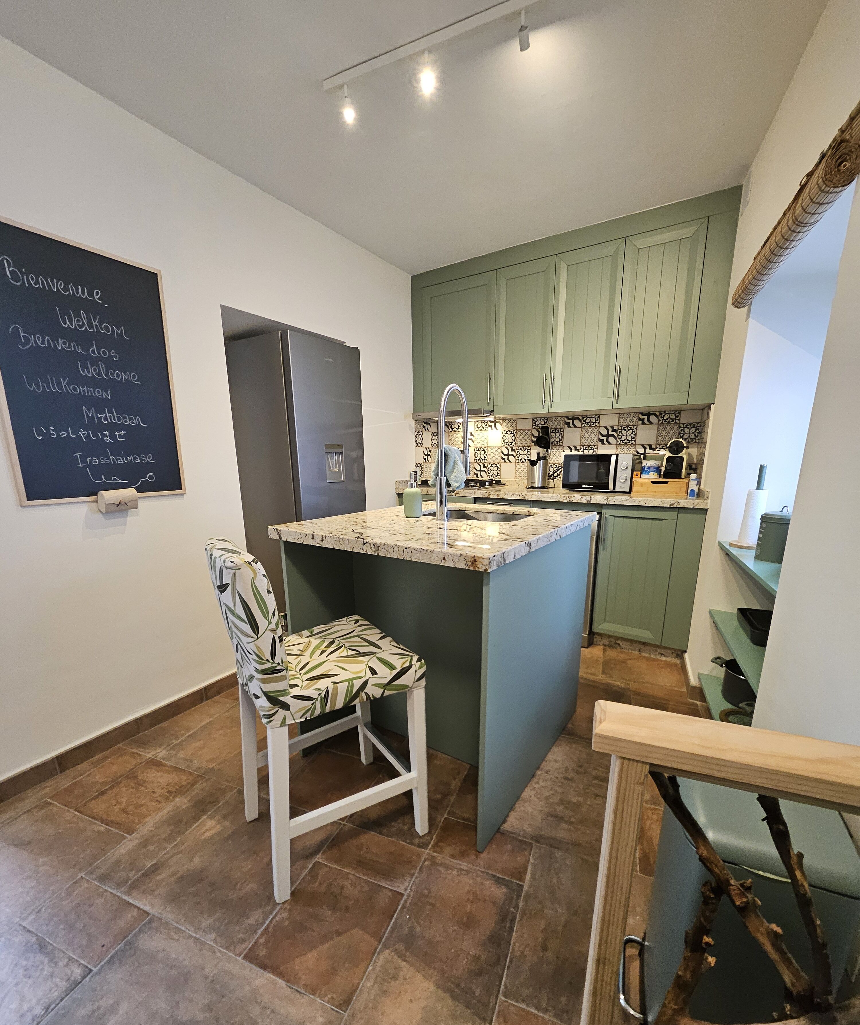 Micro-ondes, four, plaque de cuisson, lave-vaisselle