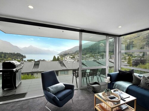 Central Lakeview Apartment | Walk to Town | Spa